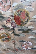 Jedwabne kimono tomesode w kolorze jasno-łososiowym